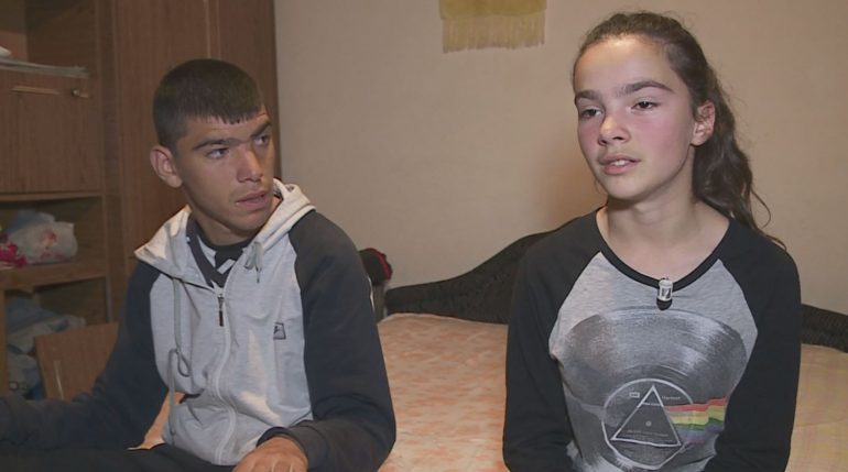 E DHIMBSHME/ Historia e familjes Ademi në Kosovë, të ndarë në troje, në zemër një (VIDEO)