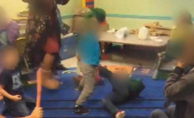 KAMPIONAT BOKSI/ Edukatoret vënë fëmijët të rrihen