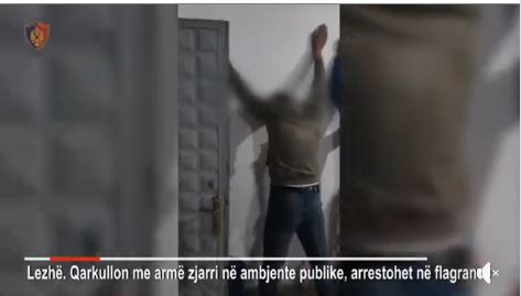 “NDËSHKIMI I TË FORTËVE” Arrestohet i riu në Lezhë. Qarkullonte me armë në… (EMRI+VIDEO)