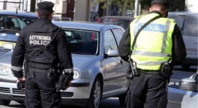“KALUAN ILEGALISHT KUFIRIN”/ Arrestohen 5 shqiptarë në Greqi