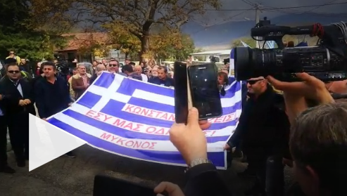 “KAÇIFAS TI JETON, TI NA DREJTON”/ Parullat dhe thirrjet në ceremoninë mortore të Kaçifasit (VIDEO+FOTO)