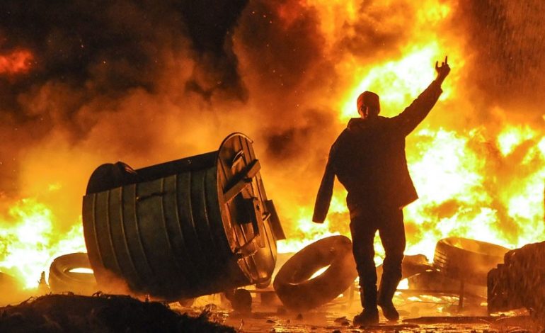 PRITET TAKIM URGJENT/ Protesta në Kiev pasi Rusia kap anijet e Ukrainës jashtë Krimesë