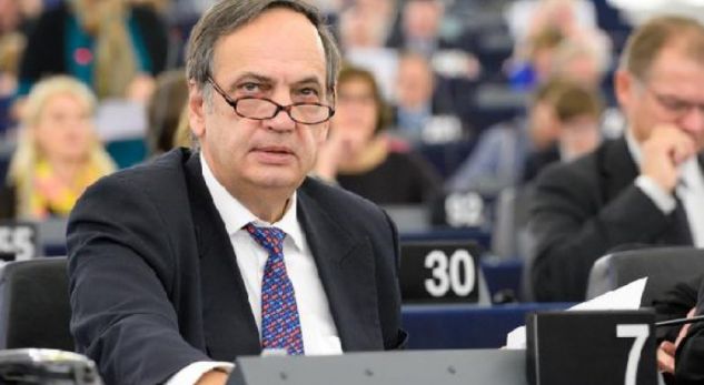 DISKUTIMI/ Eurodeputeti gjerman: Qytetarëve të Kosovës t’u jepet liberalizimi i vizave