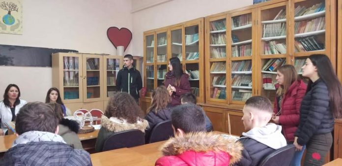 “EJA ME NJË LIBËR”/ Nisma e promovimit të leximit tek të rinjtë në Korçë