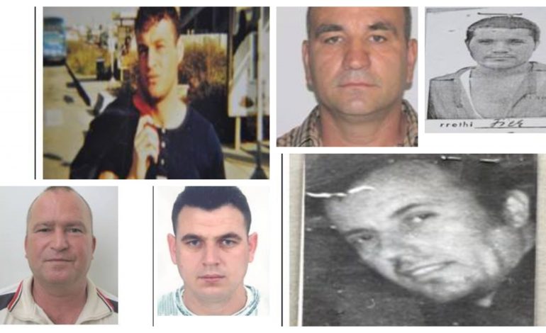 JA 17 PERSONAT MË TË KËRKUAR NË FIER/ Policia bën thirrje: Kujdes nëse i shikoni… (FOTO+EMRAT)