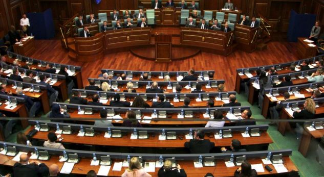 E FUNDIT/ Nuk kalon rezoluta e LDK-së që Thaçit ia ndalon të flasë për kufijtë