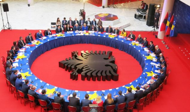 ZBARDHET AXHENDA/ Çfarë pritet të ndodhë nesër në MBLEDHJEN e DY qeverive në Kosovë