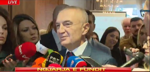 MOSDEKRETIMI I LLESHIT/ Për herë të parë Meta: Ftoj diletantët të lexojnë Kushtetutën