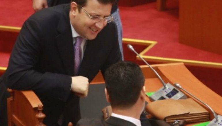 “JANË CA NJERËZ NË KËTË BOTË”/ Astrit Patozi: Nuk mjaftohen që gënjejnë të gjallët por dhe të vdekurit. 1 DITË PARA…