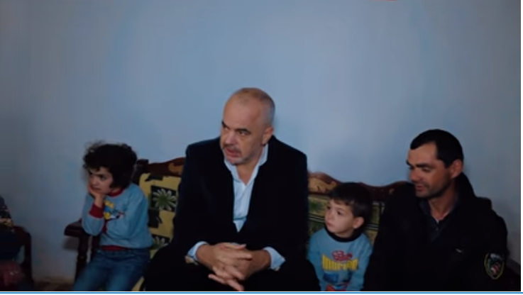 RAMA PUBLIKON VIDEON/ Premtimi për familjen Seferi nga Kukësi. Do gjejmë zgjidhjen për…