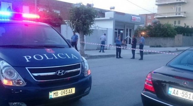 PËRPLASJE ME ARMË MES FAMILJESH SHQIPTARE/ 1 i vdekur dhe 4 të plagosur