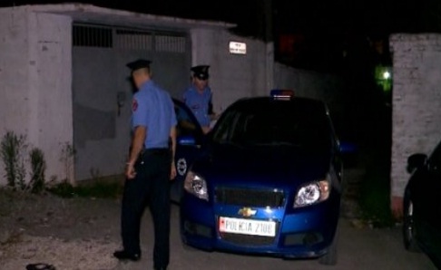 E FUNDIT/ I vendoset granatë në makinë punonjësit të tatimeve në Shkodër