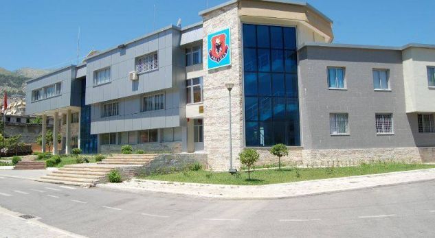 NDODH NË GJIROKASTËR/ I DEHUR në timon, 52 vjeçari përplas gruan. Kishte pirë…