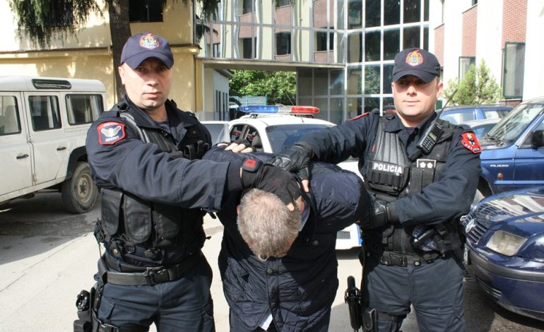 KAPET ME ARMË DHE DROGË/ Arrestohet hajduti nga Finiqi. Ishte duke…