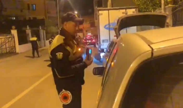 POLICIA BËN KËRDINË/ Pezullon 21 patenta, e pësojnë 2 të rinj