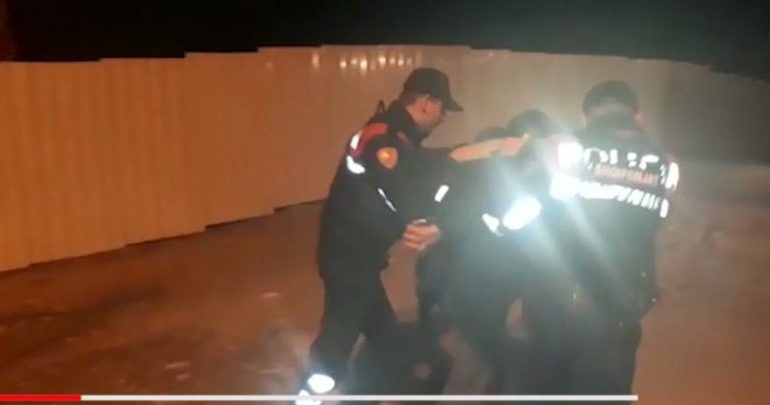 TRAFIKONIN QËNIE NJERËZORE/ Gjykata e Shkodrës jep vendimin për 5 të arrestuarit (EMRAT)