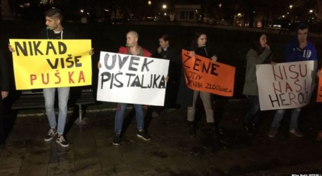 PROTESTA NË BEOGRAD/ Gjithmonë pipi, kurrë më pushka