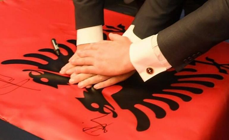 DITA E FLAMURIT/ Rama uron të gjithë shqiptarët. Zgjedh FOTON pikante me Haradinaj