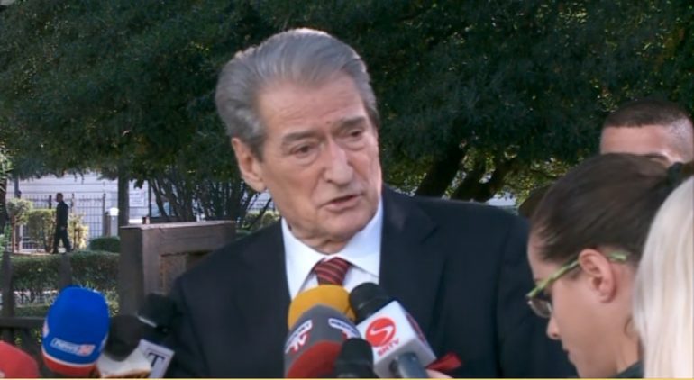 HOMAZHET PËR MID’HAT FRASHËRIN/ Berisha: Ata që urdhëruar eliminimin e tij fizik, kanë përfunduar në koshin e….