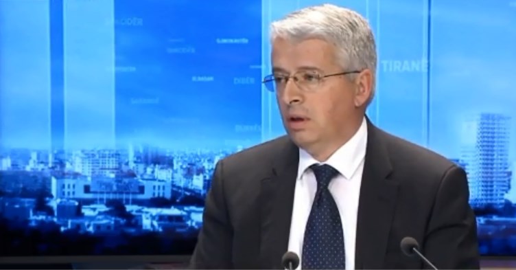 TAKIMET ME DREJTORËT/ Ministri Lleshaj jep porositë në Gjirokastër
