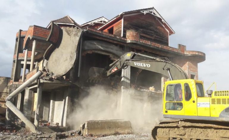 UNAZA E MADHE/ IKMT nis sot aksionin: Do shembjen 16 ndërtesa