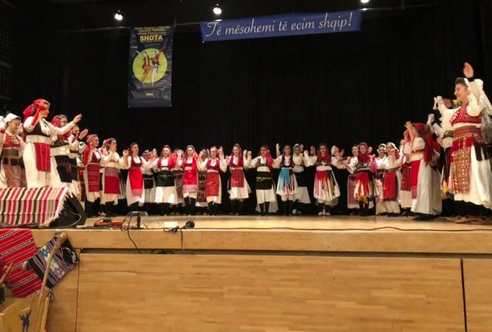 “SHOTA” NË ZVICËR/ Shkolla e valles shqiptare që mban gjallë traditën