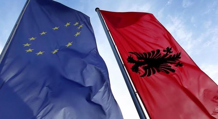 “SHUPLAKË” OPOZITËS/ Hahn: Të heqi dorë nga bojkoti, anëtarësimi në BE objektiv i përbashkët