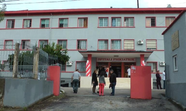 E FUNDIT/ Arrestohet infermirja e Spitalit Psikiatrik të Elbasanit, akuzohet se.. (EMRI)