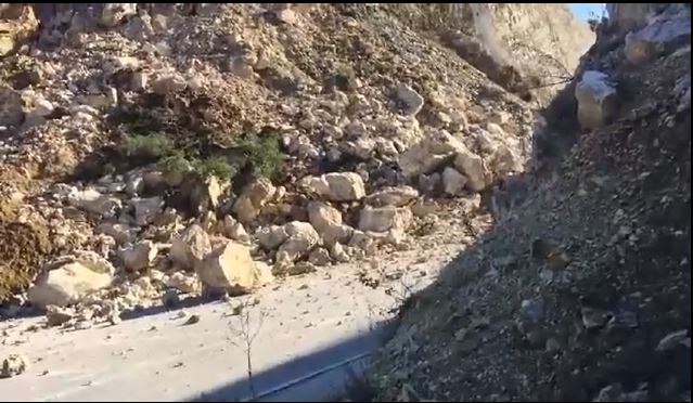 RRËSHQITJA E GURËVE NË POÇEM/ ARRSH: I pamundur zhbllokimi i rrugës