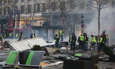 "PARISI NË FLAKË"/ Francezët mbushin rrugët, arrestohen mbi 100 protestues