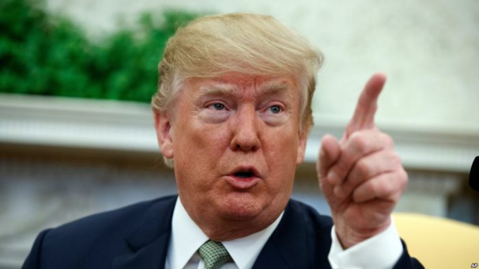 TRUMP KËRCËNON/ Emigrantët që hedhin gurë ndaj ushtarëve do qëllohen