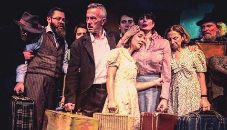 “DITARI I ANA FRANKUT”/ Ngjitet për 16 ditë rresht në Teatrin Metropol