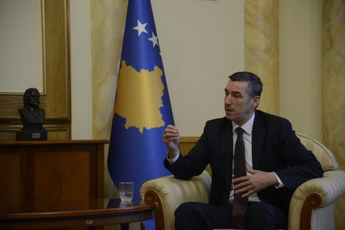 TAKSA 100% BEOGRADIT/ Veseli “lëshon alarmin”: Serbia po rrezikon rajonin