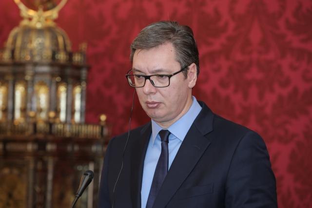 FLAMURI I KOSOVËS NË PARIS/ Vuçiç: S’duhet të shkojë asgjëkundi?