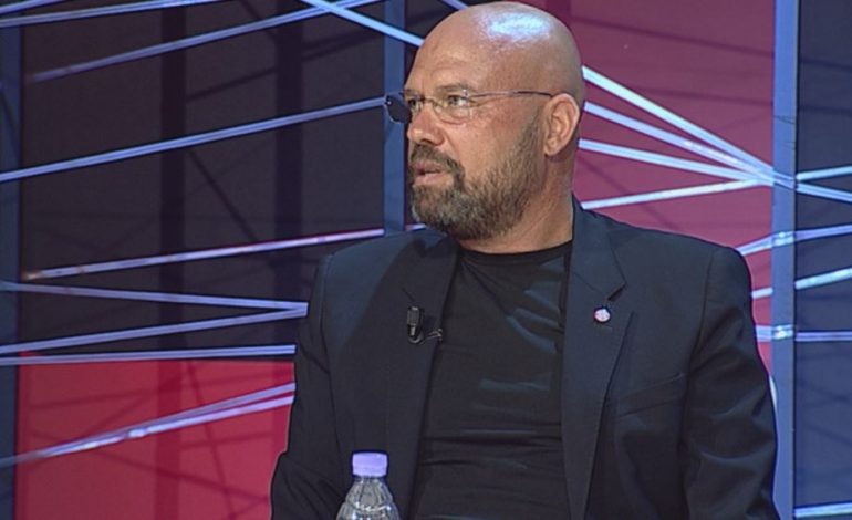 “TË HEQIM LEKUN NGA QARKULLIMI”/ Propozimi i ish-ministrit si të bëhet Shqipëria