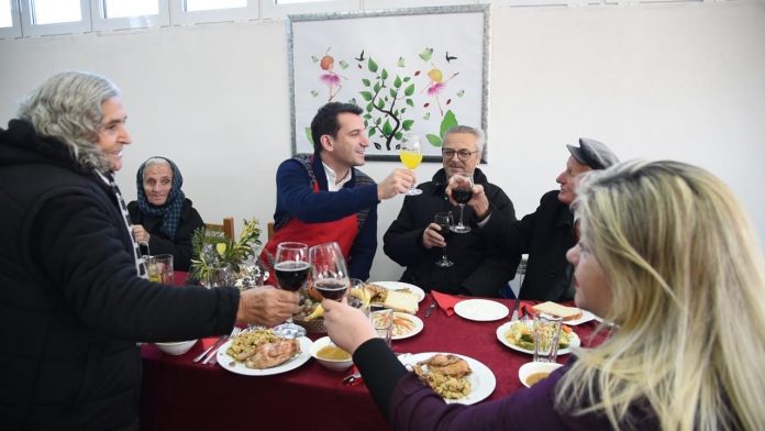 KRISHTLINDJET/ Veliaj shtron drekë në të gjitha mensat sociale për njerëzit në nevojë