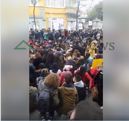 PROTESTA E STUDENTËVE/ Si po tenton organizata e Arlind Qorrit të krijojë KAOS (POSTIMET)