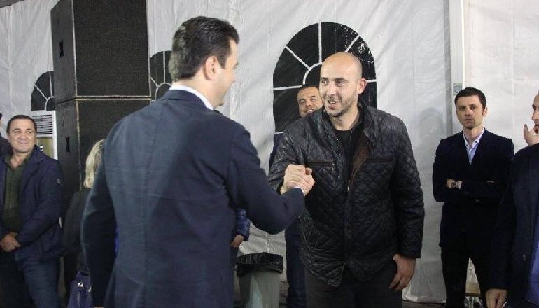 U ARRESTUA TEK ASTIRI/ Nuk dorëzohet militant i PD. I bashkohet studentëve për të krijuar skenare dhune