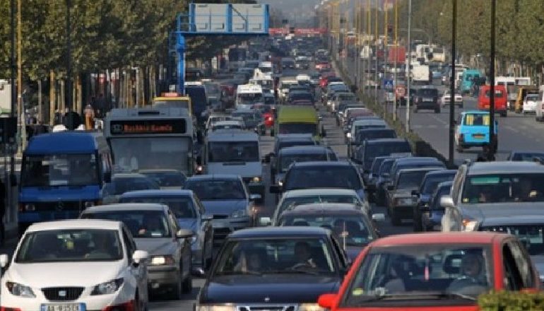 SOT HYN NË FUQI VENDIMI/ Këto automjete nuk do lejohen të importohen në Shqipëri