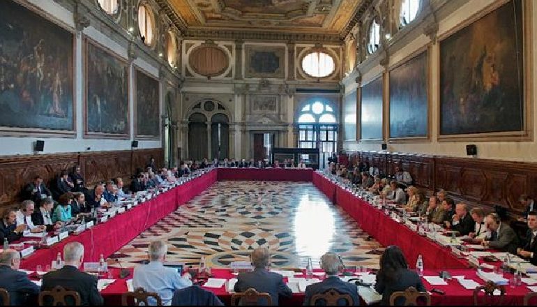 RRËZOHET KËRKESA E PD PËR VETTINGUN NË POLITIKË/ Komisioni i Venecias: Gjeni zgjidhje alternative