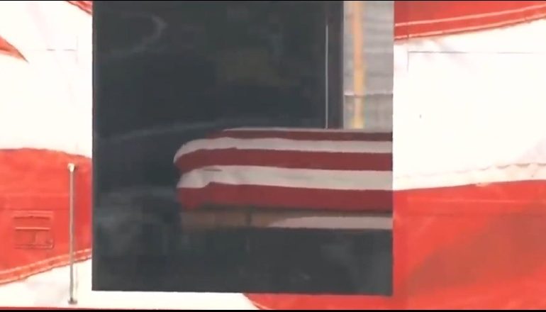 LAMTUMIRA E FUNDIT PRESIDENTIT BUSH/ Trupi përcillet me tren për në Hjuston, i biri mbytet në lot