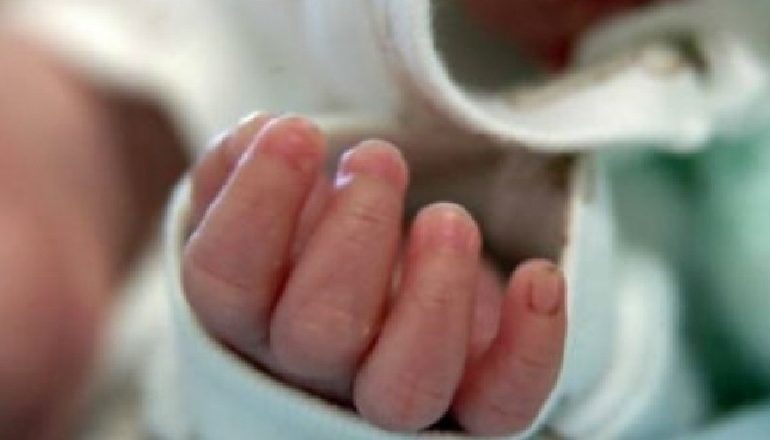 E RËNDË NË TIRANË/ Vdes FOSHNJA në Marternitet. Familjarët AKUZA të renda mjekëve