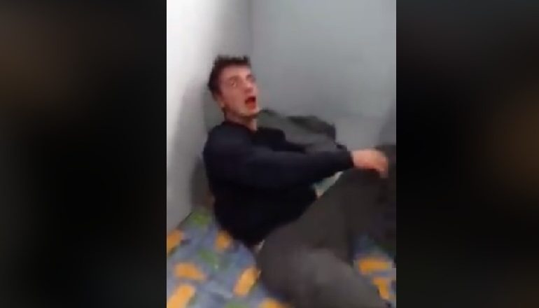 “U ZGJOVA PA PANTALLONA”/ Prokuroria GREKE sqaron akuzat për PËRDHUNIM në burg ndaj 19-vjeçarit shqiptar