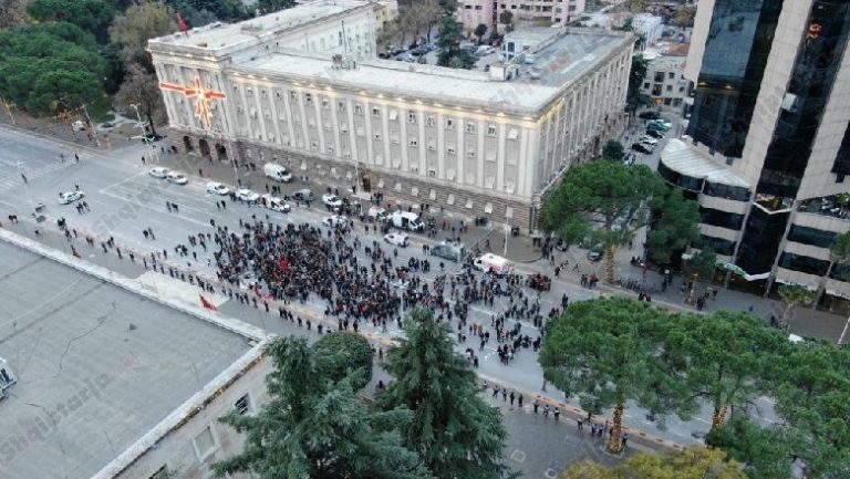 PROTESTA/ Senati i Mjekësisë: Heqim tarifat e shërbimit për studentët, audit financiar
