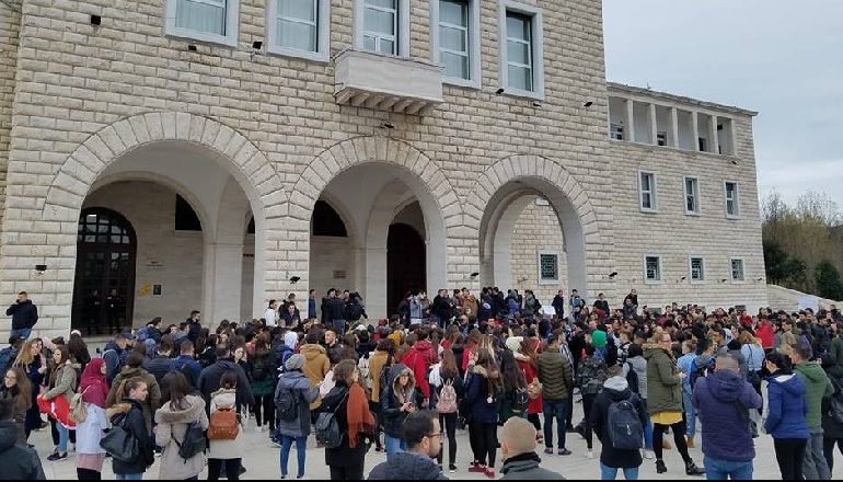 PROTESTA E STUDENTËVE/ PD dhe LSI mobilizojnë MILITANTËT drejt Tiranës