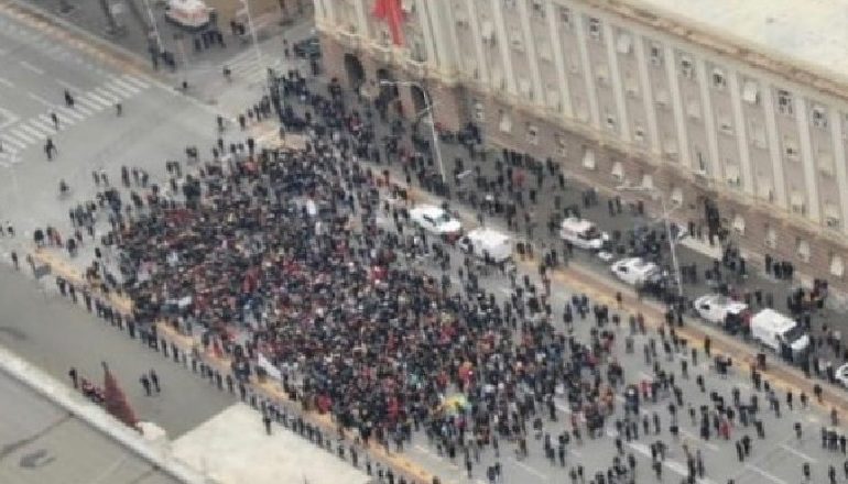 “SHARRAT E DOKTORESHËS GJYMTUAN PROTESTËN”/ Reagon Rama: Ditët po na ikin shpejt