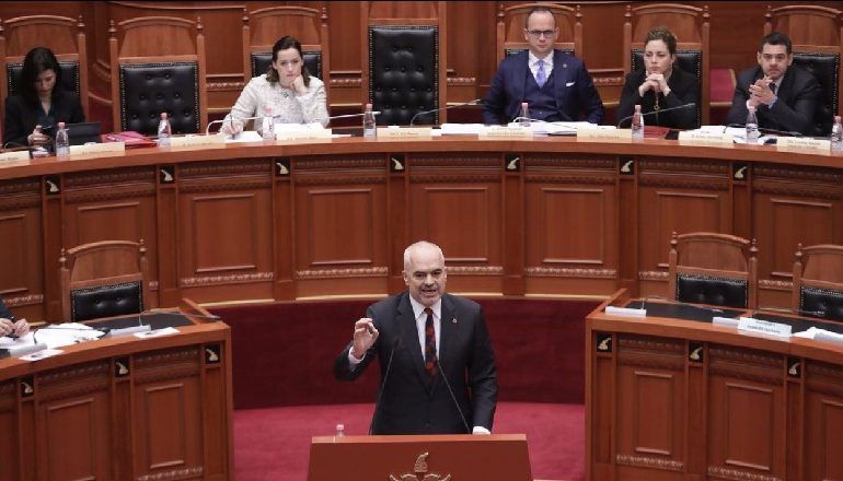 SOT KUVEND/ Opozita RIKTHEHET dhe shpëton MANDATET, debat për DEKRETIN e Metës për buxhetin