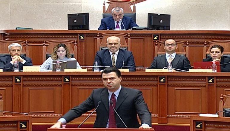 KUVENDI/ “Burrërohet” Basha: S’kam ardhur të merrem me juve o tufë horrash dhe banditash (VIDEO)