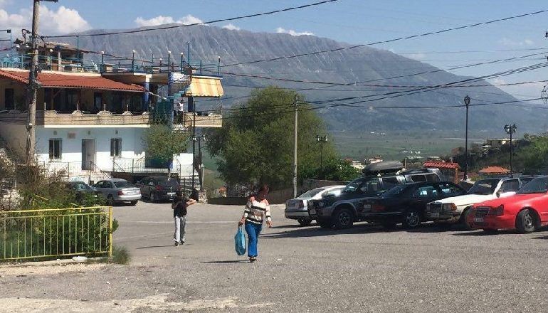 POLICIA “ZBARKON” NË GJIROKASTËR/ Telefonata false anonime alarmon BLUTË e Gjirokastrës