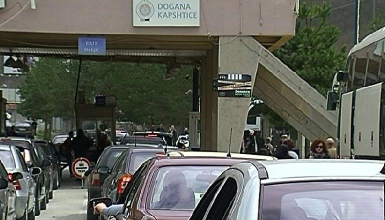 FESTAT E FUNDVITIT/ Fluks në DOGANËN e Kapshticës. Shqiptarët që jetojnë në Greqi vijnë…